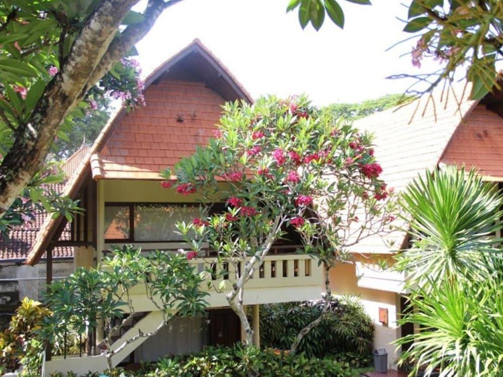 Hotel Besakih 3*